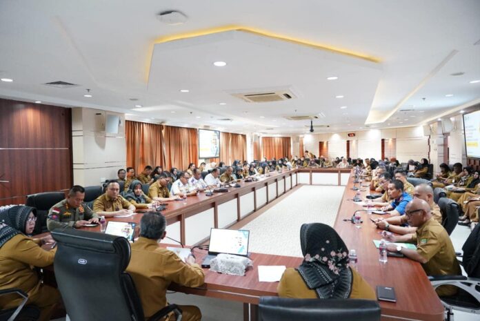 . (Foto : abyaqsa ramadan - batamtv.com) Setdako Batam , jefridin mengatakan hal-hal yang perlu diperhatikan dalam pengusulan kebutuhan ASN, pengadaan ASN pada tahun 2024 terdiri dari PPPK khusus bagi pelamar non-ASN dan CPNS bagi pelamar umum.. (Foto : abyaqsa ramadan - batamtv.com)