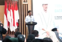 read news -IPMKOB Pekan Baru Batam Dilantik Walikota Walikota Batam HM Rudi saat usai melakukan pelantikan (Foto : abyaqsa ramadan - batamtv.com)