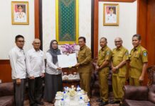 read news – Gubernur Ansar Apresiasi Kinerja Dukung Pemprov Gubernur Kepri Ansar Ahmad (keempat dari kanan) menerima Tim Perwakilan BPKP Provinsi Kepulauan Riau dan BPK RI Perwakilan Provinsi Kepri bertempat di Gedung daerah, Senin (29/01). (Foto : abdi perdana - batatv.com)