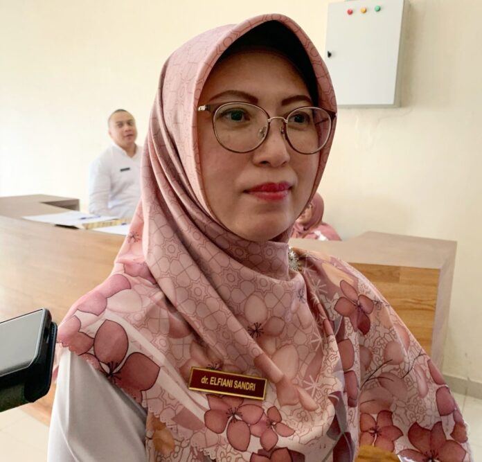Kadinkes Pengendalian Penduduk dan Keluarga Berencana Kota Tanjungpinang, dr. Elfiani Sandri menjelaskan anjuran pemeriksaan ini disampaikan Kementerian Kesehatan (Kemenkes) untuk deteksi potensi kekurangan hormon tiroid yang dapat memicu gangguan metabolisme tubuh anak. (Foto : abdi perdana - batamtv.com)