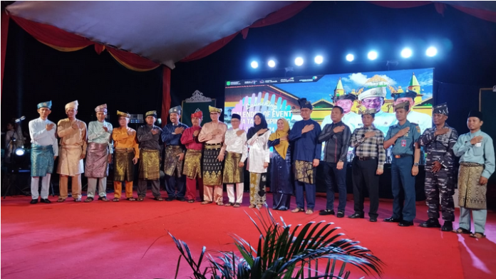 Gawai Rakyat 2024 Ditutup Pj Wako Hasan (baju putih) harap bisa jadi semangat baru. (Foto : dwi susio - batamtv.com)