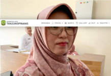 read news – Tiga Orang di Tanjngpinang Suspect DBD Kepala Dinas Kesehatan Pengendalian Penduduk dan Keluarga Berencana Tanjungpinang Elviani Sandri mengatakan pihaknya terus melakukan pemantauan kasus suspect DBD, serta menggencar penanganan dan pemeriksaan apakah benar positif DBD atau penyakit lain. (Foto : abdi perdana - batamtv.com)