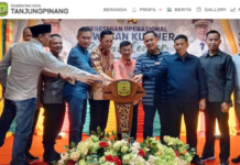 read news – Inilah Street Food Kuliner Bintan Center: Ikon Kuliner Tanjungpinang Street Food Kuliner Bintan Center telah diresmikan Pj Wali Kota Tanjungpinang Hasan, S.Sos Sabtu (20/1/2024). Lokasi ini diresmikan sebagai upaya meningkatkan roda ekonomi masyarakat. (Foto : dwi susilo - batamtv.com)