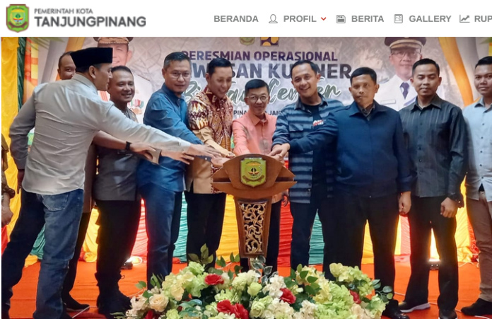 Street Food Kuliner Bintan Center telah diresmikan Pj Wali Kota Tanjungpinang Hasan, S.Sos Sabtu (20/1/2024). Lokasi ini diresmikan sebagai upaya meningkatkan roda ekonomi masyarakat. (Foto : dwi susilo - batamtv.com)
