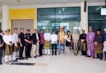 read news – Pemko Tanjungpinang Siap Layani Wisman dan Domestik Untuk upaya tersebut, Hasan (tengah) mengajak sinergi dan kolaborasi bersama pihak maskapai dan Angkasapura untuk ikut mempromosikan Kota Tanjungpinang untuk menjadi pilihan berwisata.. (Foto : abdi perdana - batamtv.com)