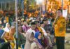 read news – Masyarakat Mantang Bersua dengan Gubernur Ansar Gubernur Kepri Ansar Ahmad saat bersua denga warga Mantang Bintan dan mendengarkan program kerja yang disampaikan gubernur . (Foto : abdi perdana - batamtv.com)