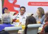 read news – Pembangunan Berkesinambungan, Pemprov Kepri Cari Sumber Lain Gubernur Ansar Ahmad (baju putih) sejauh ini intens berkomunikasi dengan MCC, bahkan terlibat pertemuan secara langsung, di Tanjungpinang, Selasa (9/12/2024). (Foto : dwi susilo - batamtv.com)