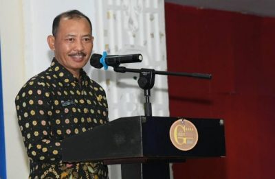 (Foto : dwi susilo - batamtv.com ) Sekdaprov Kepri Adi Prihantara melaporkan, rincian dari masing-masing komponen APBD Provinsi Kepulauan Riau Tahun Anggaran 2024. (Foto : dwi susilo - batamtv.com )