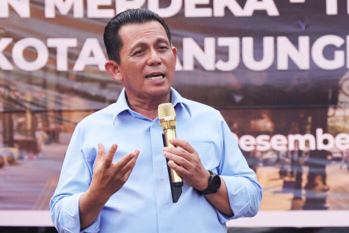 Gubernur Kepri Ansar Ahmad mengatakan di tahun 2024 ini kabel-kabel yang ada di Jalan Teuku Umar dan Jalan Merdeka ujung hingga Gedung Daerah kita turunkan. Keterbatasan penataan kabel ini mengingat biaya menurunkan kabel yang tidak murah, (Foto : dwi susilo - batamtv.com)