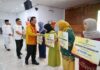 read news – Penandatanganan SK Perpanjangan Kontrak non ASN di Batam Gubernur Kepri Ansar Ahmad (kemeja kuning) saat mengatakan total PPPK se Kepri sebanyak 2.453 orang guru. (Foto : abyaqsa ramadan- batamtv.com)
