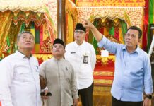 read news – Gubernur Ansar Tinjau Masjid Raya Sultan Riau Pulau Penyengat Gubernur Kepri Ansar Ahmad saat meninjau Masjid Sultan Riau di Pulau Penyengat (Foto : dwi susilo - batamtv.com)