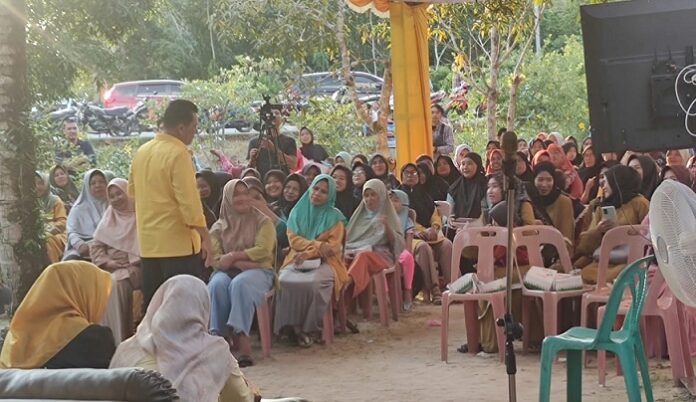 Gubernur Kepulauan Riau Ansar Ahmad  menyambangi Desa Penaga, Kecamatan Teluk Bintan, Senin (22/1/2024), (Foto : abdi perdana - batamtv.com)