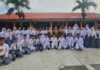 read news – Polisi Ingatkan Siswa SMA Negeri 3 Karimun soal Dampak Negatif Kenakalan Remaja Kapolsek Meral AKP Kumala Enggar Anjarani mengingatkan kenakalan remaja kepada siswa SMA Negeri 3 Karimun, Senin (15/1/2024) saat menjadi pembina upacara di sekolah tersebut. (Foto : abdi perdana - abatamtv.com)