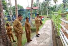 read news – Mini Zoo Kijang Kota siap Dilaunching lagi Bupati Bintan Roby Kurniawan saat persiapan launching mini zoo di Kijang . (Foto : abdi oerdana - batamtv.com)
