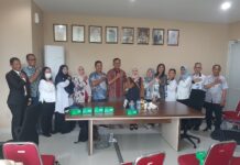 read news – Warga BIntan Makin Leluasa Nikmati Fasilitas Kesehatan Hal ini tertuang dalam MoU yang dijalin Rumah Sakit Umum Daerah (RSUD) Bintan dengan beberapa RS di daerah tersebut. Bahkan, dr. Bambang selaku Direktur RSUD Bintan menuturkan kemudahan ini akan terus mendapat evaluasi untuk ditingkatkan.. (Foto : abdiperdana - batamtv.com)