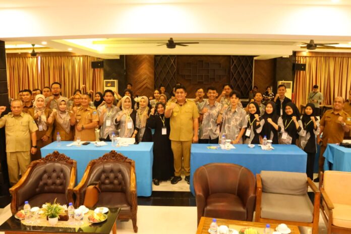 Bupati Bintan Roby Kurniawan (tengah) saat membuka acara pelatihan di Bintan . (Foto : abdi perdana - batamtrv.com)