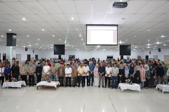 Setdako Batam Jefridin saat menghadiri pertemuan dalam pembahasan Non Pembangunan Sarana Prasarana Kelurahan (PSPK) untuk Kecamatan Batu aji tahun 2025, di Aula Unrika, Minggu (4/2/2024).(Foto: abyaqsa ramadan - batamtv.com)