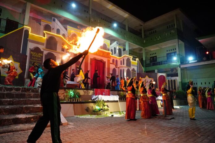Setdako Batam Ikuti acara Acara Art Show of Nurul Haq berlangsung meriah dan disaksikan oleh para wali murid santri. (Foto : abyaqsa ramadan - batamtv.com)