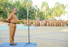 read news – Jefridin sampaikan Hasil Evaluasi Pelaksanaan Reformasi Birokrasi Tahun 2023 Sekretaris Daerah Kota Batam, Jefridin, M.Pd. menyampaikan hasil evaluasi RB melalui surat dari PANRB RI Nomor: B/373/RB.06/2024 perihal Hasil Evaluasi Pelaksanaan Reformasi Birokrasi Tahun 2023 tertanggal 1 Februari 2024. (Foto : abyaqsa ramadan - batamtv.com)