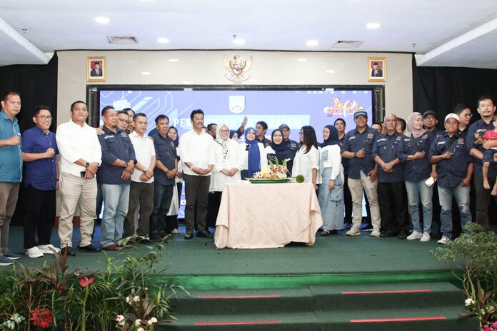 Walikota Batam HM Rudi (tengah baju putih) saat perayaan HPN PWI Kepri di batam . (Foto : muhammad amin - batamtv.com)