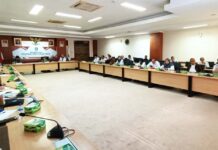 read news – Festival Halal Fair 2024 bakal Jadi Agenda Tahunan Asisten Perekonomian dan Pembangunan Kepulauan Riau Luki Zaiman Prawira memimpin raker. Rakor ini merupakan tindak lanjut rapat bersama Komite Nasional Ekonomi Keuangan Syariah (KNEKS) tanggal 24 Januari 2024, (Foto : dwi susilo - batamtv.com)
