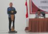 read news – Guru Diharapkan juga Ikut Tumbuhkan Rasa Kepedulian Anak Didiknya Wakil Bupati Natuna, Rodhial Huda meminta kepada para guru, agar tidak hanya baca tulis hitung yang menjadi pokok ajaran, melainkan juga ikut menumbuhkan rasa kepedulian anak didiknya kepada sesama. (Foto: abdi perdana - batamtv.com )