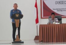 read news – Guru Diharapkan juga Ikut Tumbuhkan Rasa Kepedulian Anak Didiknya Wakil Bupati Natuna, Rodhial Huda meminta kepada para guru, agar tidak hanya baca tulis hitung yang menjadi pokok ajaran, melainkan juga ikut menumbuhkan rasa kepedulian anak didiknya kepada sesama. (Foto: abdi perdana - batamtv.com )