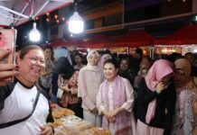 read news – Kemeriahan Bazar Imlek Tanjungpinang Kemeriahan bazar Imlek di Tanjungpinang yang berlangsung meriah . (Foto : dwi susilo - batamtv.com)