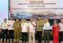 read news – Para Pengusaha di Tanjungpinang Ikuti Sosialisasi Pajak dan Retribusi Penjabat (Pj) Wali Kota Tanjungpinang, Hasan,S.Sos (keempat dari kiri) mengatakan Pemko Tanjungpinang sengaja mendatangkan narasumber dari Kemendagri untuk menyampaikan beberapa hal secara teknis kepada wajib pajak. ((Foto : dwi susilo - batamtv.com)