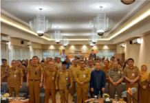 read news – Setdako Tanjungpinang Pimpin Forum Musrenbang Sekretaris Daerah Kota Tanjungpinang, Zulhidayat ,S.Hut bersama para pimpinan OPD di lingkungan Pemerintah Kota Tanjungpinang mengikuti acara forum musrenbang. (Foto : abdi peerdana - batamtv.com)