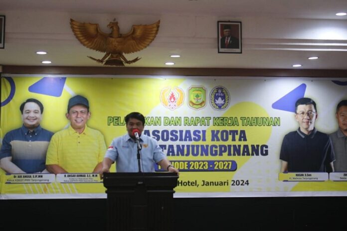 Ketua Askot PSSI Tanjungpinang Ade Angga mengatakan, untuk hari pertama, pertandingan akan dilaksanakan satu kali, usai pembukaan kompetisi Askot Tanjungpinang U17. (Foto : abdi perdana -a batamtv.com)