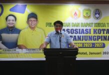 read news – Kompetisi Sepakbola U17 Askot Tanjungpinang 2024 Digelar Ketua Askot PSSI Tanjungpinang Ade Angga mengatakan, untuk hari pertama, pertandingan akan dilaksanakan satu kali, usai pembukaan kompetisi Askot Tanjungpinang U17. (Foto : abdi perdana - batamtv.com)