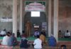 read news – Pembangunan Masjid Al-Mukarramah Penagi Natuna Dimulai Bupati Natuna, Wan Siswandi (berdiri) meresmikan dan sekaligus melaksanakan Tasyakuran serta Doa Bersama dalam rangka telah selesainya pembangunan tahap pertama Masjid Al-Mukarramah di Kota Tua Penagi (12/02/2024) siang. (Foto : abdi perdana - batam,tv.com)