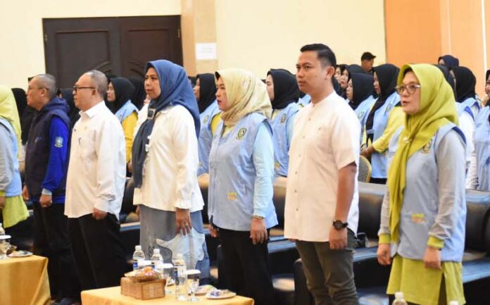Ketua TP PKK Kepri Dewi Ansar (jilbab biru) menyampaikan bahwasannya, ia telah menyoroti peranan utama kader Posyandu sebagai garda terdepan dalam menyediakan layanan kesehatan dasar bagi masyarakat. (Foto : abdip erdana - batamtv.com)
