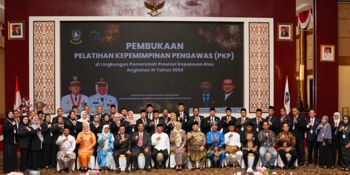 Setda Prov Adi Prihantara membuka Pelatihan Kepemimpinan Pengawas (PKP) Angkatan XI  di Lingkungan Pemerintah Provinsi Kepulauan Riau Tahun 2024.. (Foto : dwi susilo - batamtv.com)
