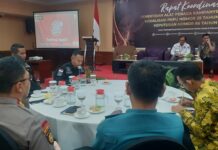 read news – Penertiban APK Tanggal 10 Februari 2024 di Bintan Penetapan jadwal setelah KPU Bintan dan partai politik sebagai peserta Pemilu 2024 serta Bawaslu Bintan sepakat, jadwal pembersihan atau penertiban Alat Peraga Kampanye (APK), Sabtu tanggal 10 Februari 2024, pukul 23.59 WIB. (Foto : abdi perdana - batamtv,com )