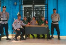read news – Pasca Pemungutan Suara, Polisi Lakukan Pengamanan Kotak Suara dan Rekapitulasi Beberapa personil Polres Bintan tengah berjaga di lokasi pemilipemungutan suara di Bintan . (Foto : abdi perdana - batamtv.com)
