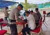 read news – Proses Pleno di Tingkat PPK, Polisi Lakukan Pengecekan Kesehatan Personel Proses pemungutan suara di Bintan sudah sampai kepada sidang pleno di PPK. Polisi melakukan pengecekan kesehatan di posko. (Foto : abdi perdan a- batamtv.com )