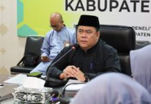 read news Segini Dana Bagi Hasil Perumda BPR Bintan dengan Pemkab Tahun 2023 Sekda Bintan, Ronny Kartika usai memimpin Rapat Laporan Keuangan Perumda BPR Bintan di Ruang Rapat Bapelitbang Bintan, (Foto : abdi perdana - batamtv.com)