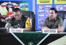 read news – Wakil Bupati Apresiasi Kolaborasi Pemkab dan TNI Wakil Bupati Bintan mengucapkan selamat datang kepada seluruh rombongan Tim Wasev dari Mabesad ke Kabupaten Bintan.. (Foto : abdi perdana -batamtv.com)