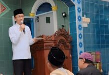 read news Pj. Wako Hasan Paparkan Rencana Pembangunan Tanjung Unggat Penyerahan dilakukan bersama Pj Walikota Tanjungpinang Hasan di di Masjid Al Ghofur, Kelurahan Tanjung Unggat, Kecamatan Bukit Bestari, Kota Tanjungpinang.. (Foto : dwi susilo - batamtv.com)