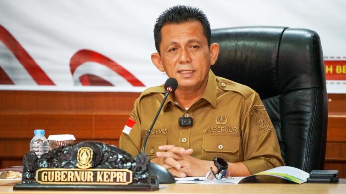 Gubernur Kepri Ansar Ahmad mengatakan ajang bazar merupakan kesempatan emas bagi para pelaku UMKM untuk memanfaatkan Bazaar Kemilau Kampoeng Ramadhan dalam meningkatkan perputaran ekonomi di bulan Ramadhan. (Foto : dwi susilo - batamtv.com)