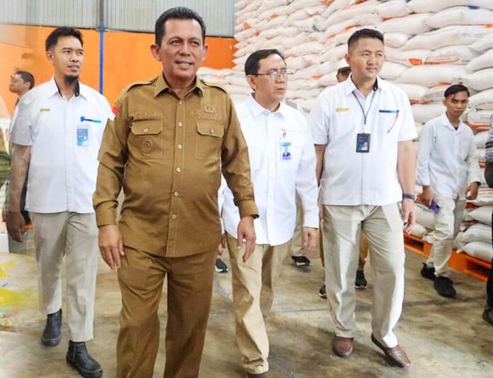 Gubernur Kepri Ansar Ahmad menjalankan langkah strategis dalam menekan inflasi di Tanjungpinjang. (Foto : dwi susilo - batamtv.com)