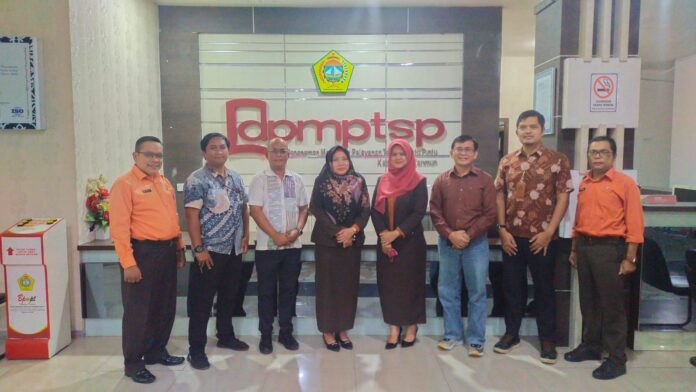 Jajaran pimpinan Politeknik Negeri Batam berkunjung ke DPMPTSP Kabupaten Karimun . (Foto: abdi perdana - abatamtv.com)