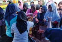 read news – Disdagin Pemko Tanjungpinang Siapkan Pasar Murah Disdagin Oemko Tanjungpinang siapkan pasar murah mengantisipasi lonjakan harga kebutuhan pokok. (Foto : abdi perdana - batamtv.com)