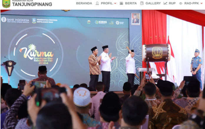 Kepulauan Riau Ramadhan Fair ini telah dibuka oleh Wakil Presiden RI dengan ditandai pemukulan bedug.. (Foto : abdi perdana - batamtv.com)