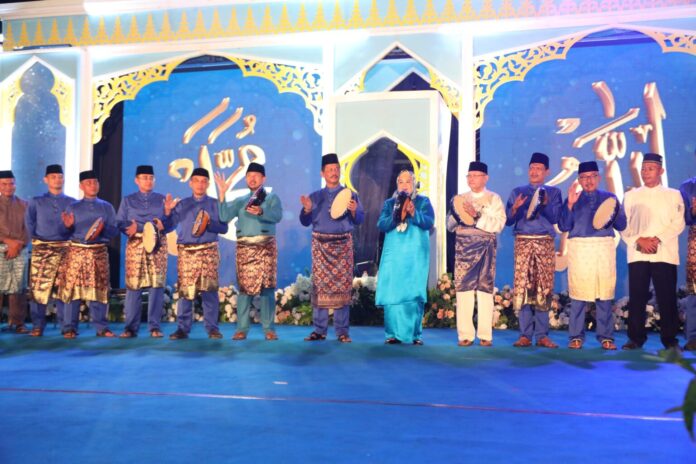 (Foto: muhammad amin - batamtv.com) Ketua DPRD Kota Batam Nuryanto mengapresiasi pelaksanaan Musabaqah Tilawatil Qur’an dan Hadis (MTQH) ke-32 tingkat Kota Batam yang sedang berlangsung ke Komplek Mega Techno City (MTC) Kecamatan Nongsa. (Foto: muhammad amin - batamtv.com)