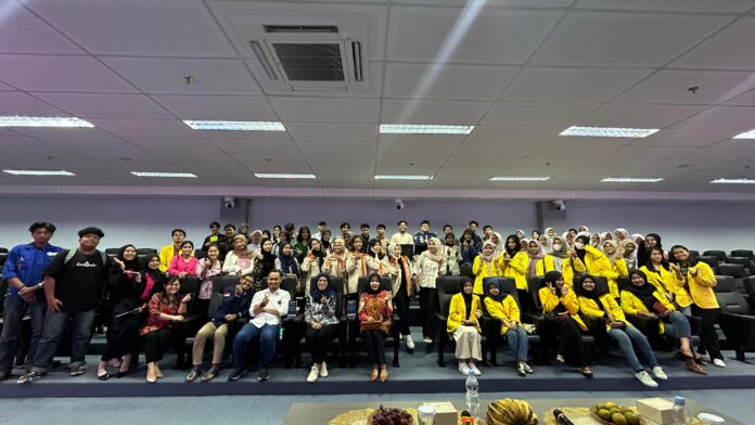 (Foto : abyaqsa ramadhan - batamtv.com) Memperingati Hari Perempuan Internasional Pengurus Pusat Ikatan Alumni Politeknik Negeri Batam (PP IA Polbat) menyelenggarakan Seminar tentang Afirmasi Peran Perempuan di Ruang Publik pada Jumat (8/3/2024) di Gedung Teknopreneure Center Polibatam. (Foto : abyaqsa ramadhan - batamtv.com)