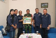 read news – PWI Kepri Sambangi Danlanud Kolonel Pnb Andi Nur Abadi Danlanud RHF, Kolonel Pnb Andi Nur Abadi. Rombongan Andi diterima langsung Kolonel Pnb Andi Nur Abadi di ruang tamu Mako Lanud RHF, Rabu 13 Maret 2024. (Foto : dwi susilo - batamtv.com)