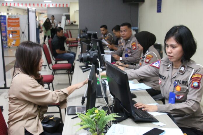 Beginilah suasana pelayanan di Gedung Polresta BareBarelang dimana jadwalnya sudah disesuaikan selama Bulan Suci Ramadahan. (Foto : abyaqsa ramadan - batamtv.com)